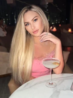 Aksena escort in Dubai