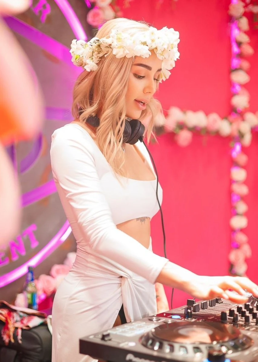 Angela escort in Dubai