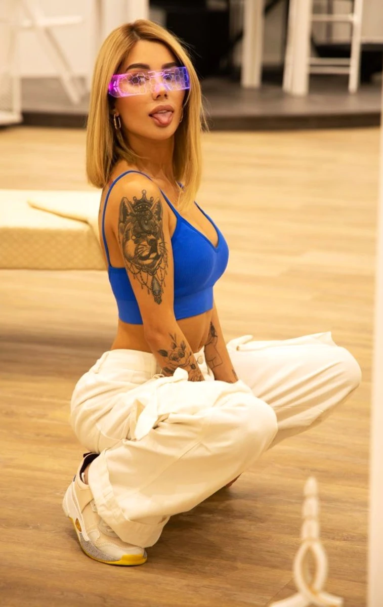 Angela escort in Dubai