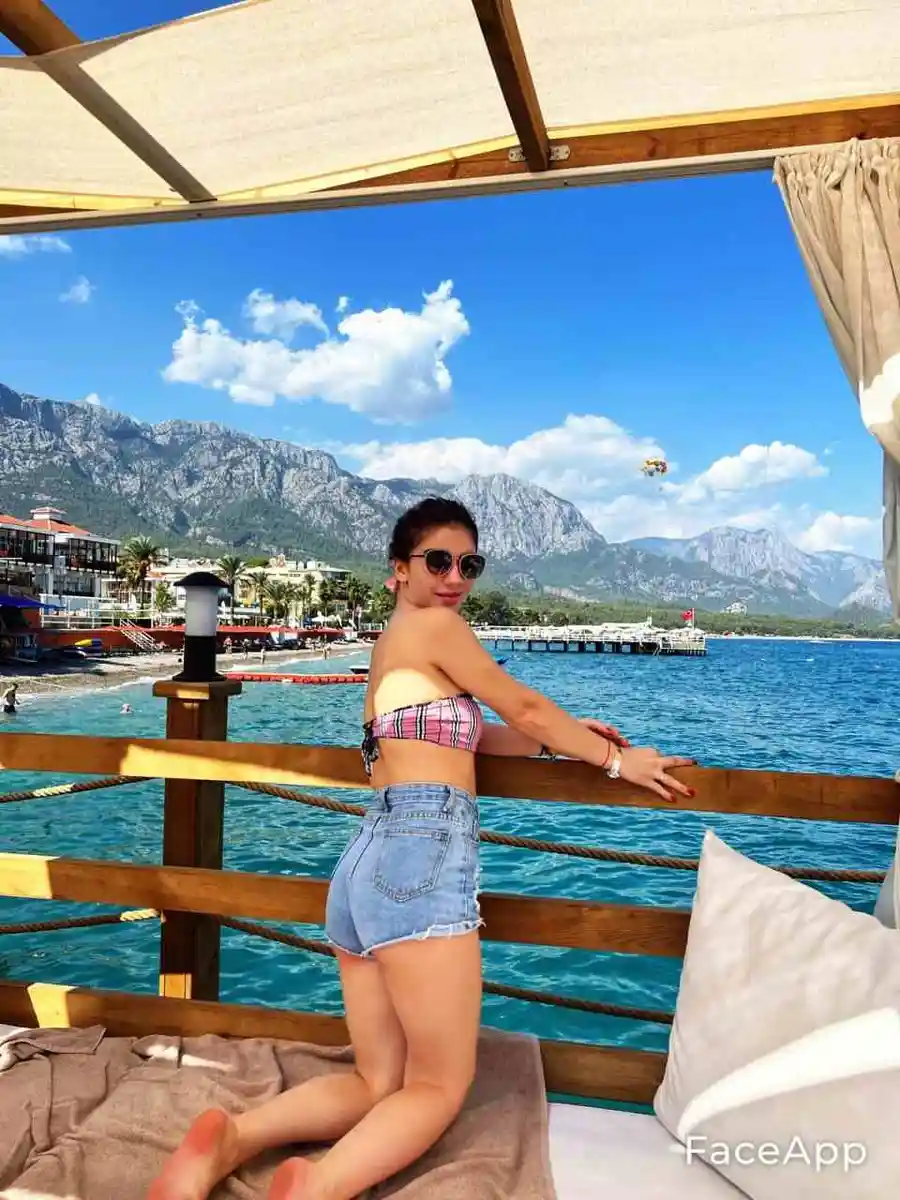 Apina escort in Dubai