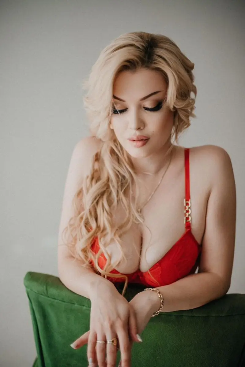 Karolina escort in Dubai