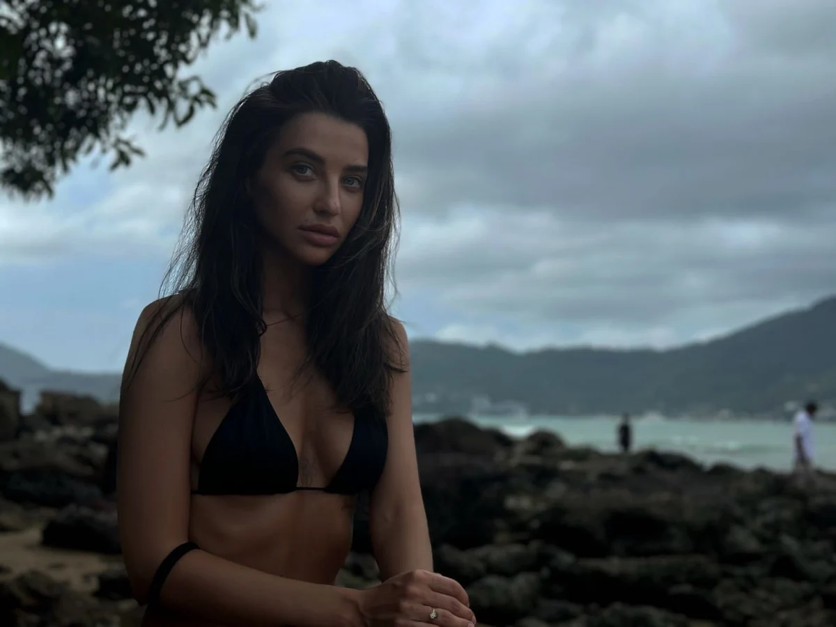 Maif escort in Dubai