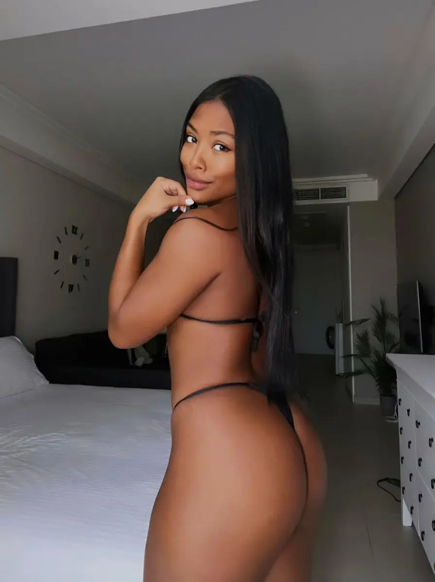 Naomi escort in Dubai