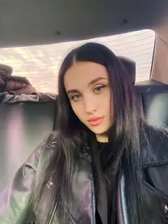 Viola escort in Dubai