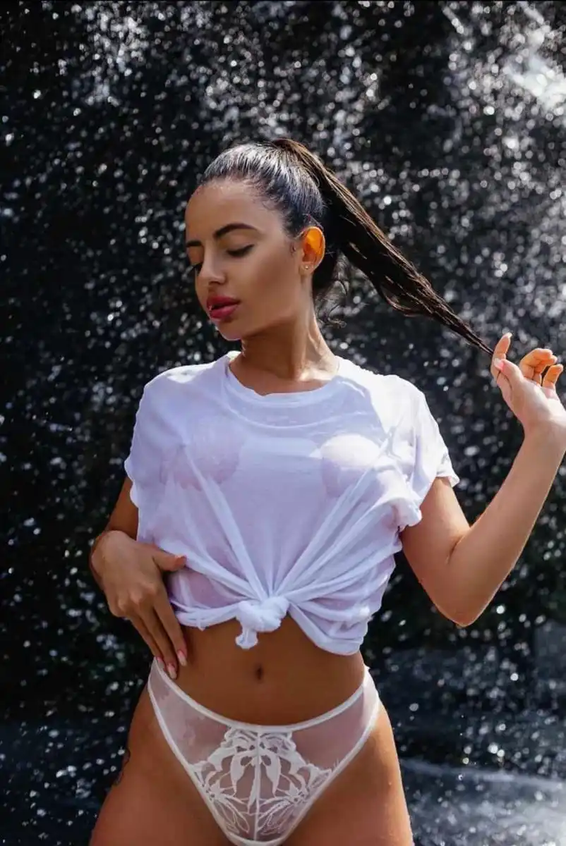 Zarina escort in Dubai