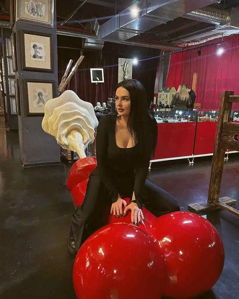 Zarina escort in Dubai
