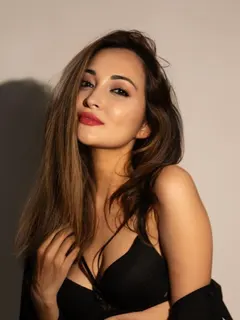 Zarina escort in Dubai